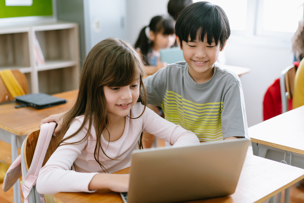 kids using a laptop